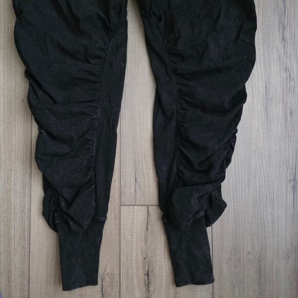 Free People Movement Rematch Heathered Black Scrunched Joggers Women Sz S - Picture 11 of 12